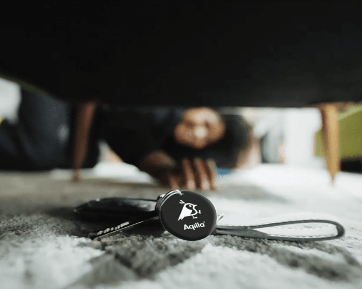 Aqiila Tagbird smart sporingsbrikke (itemfinder) med monteringsdeksel for Apple og Android à 1 stk